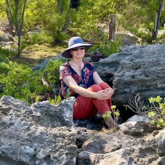 Meet your Posher, Laura - Picture 1 of 1